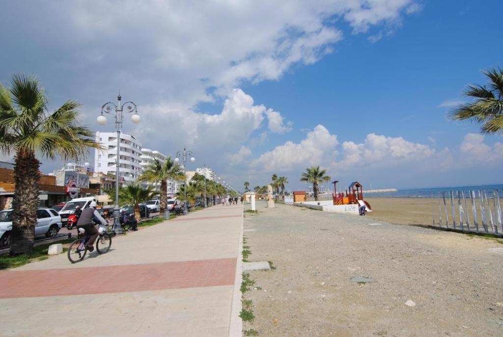La C Mer Larnaca Esterno foto