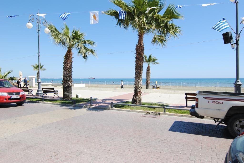 La C Mer Larnaca Esterno foto