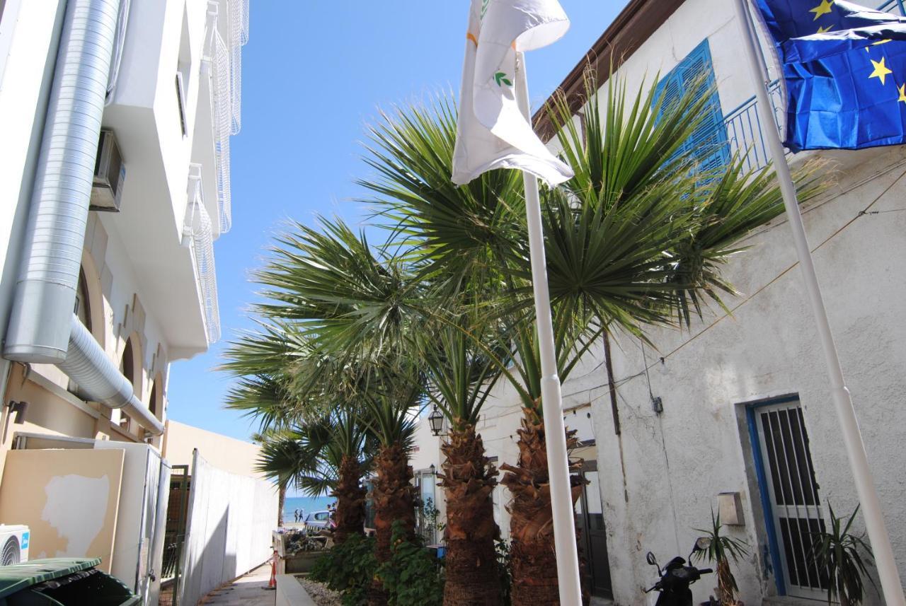 La C Mer Larnaca Esterno foto